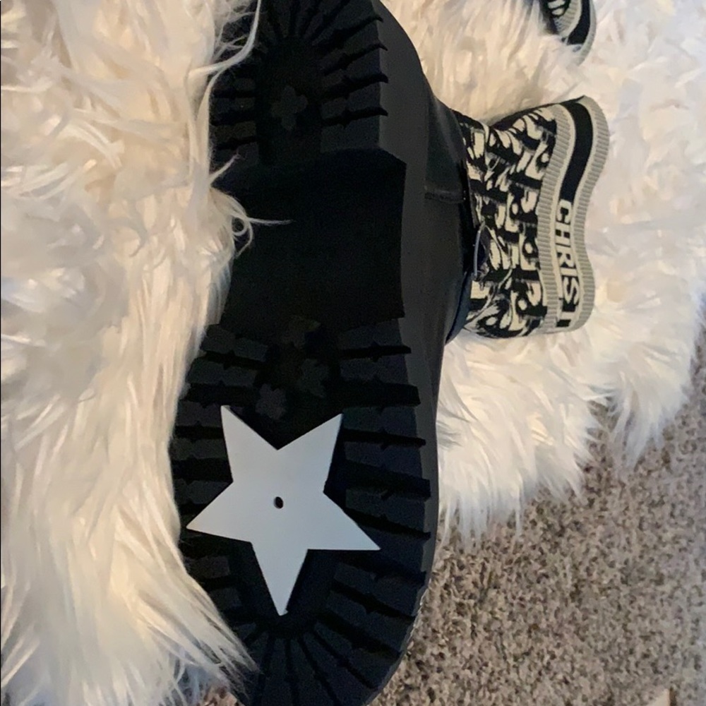 Boots - Picture 4 of 6